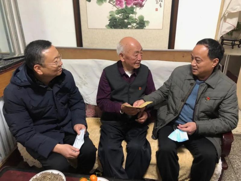 弘義集團開展春節(jié)前走訪慰問生活困難黨員、老黨員、老干部活動