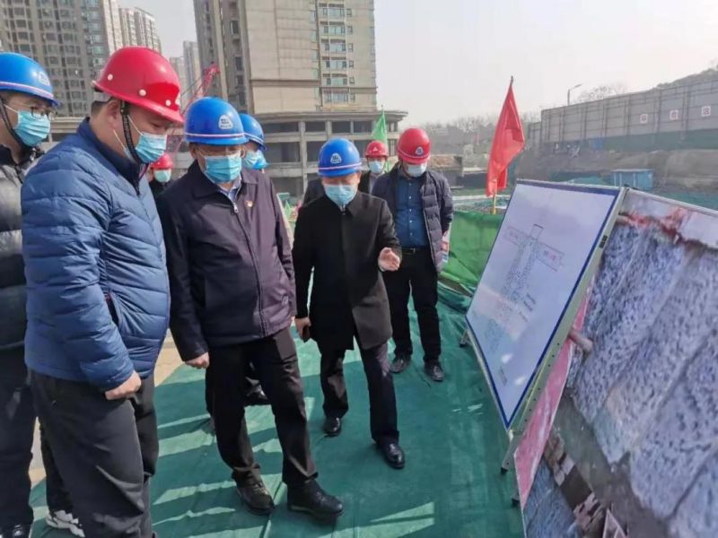 市委常委、市政府黨組成員魏建平調(diào)研左掖門游園停車場項目建設工作